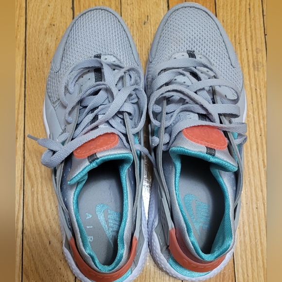 Men Gray and Teal Air Huarache Sneakers - Picture 3 of 6